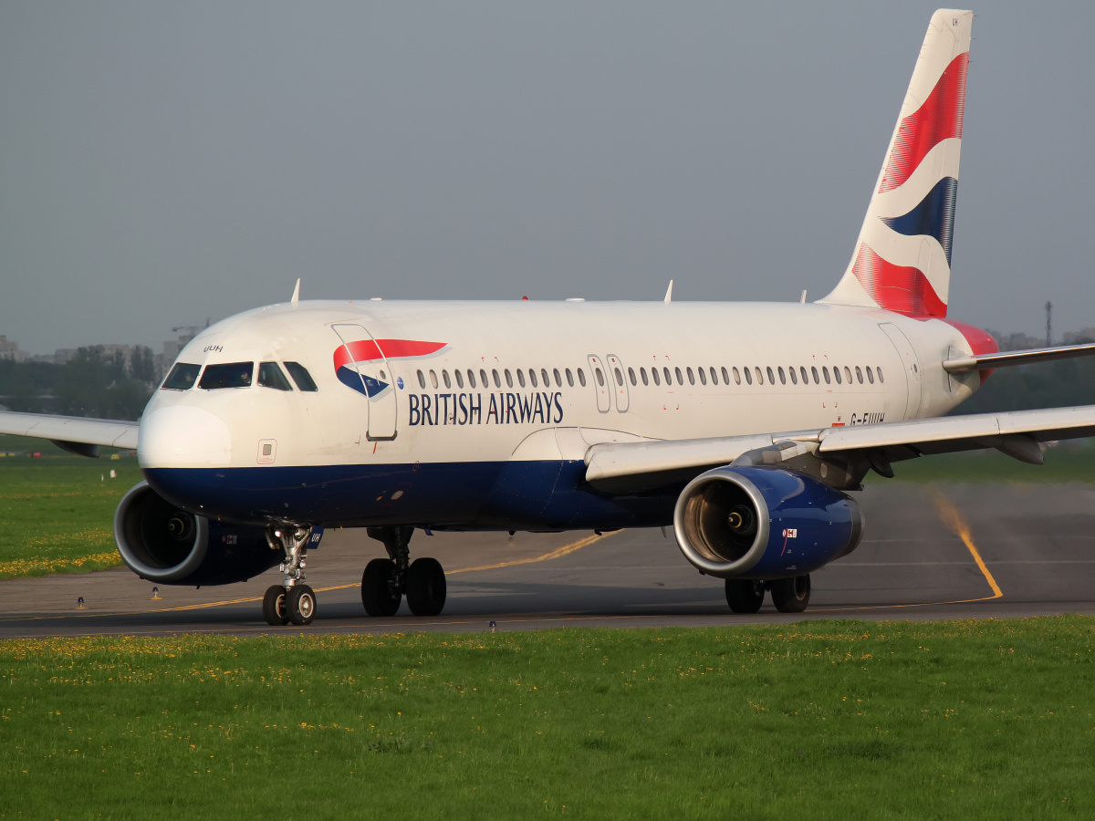 G-EUUH (Samoloty » Spotting na EPWA » Airbus A320-200 » British Airways)