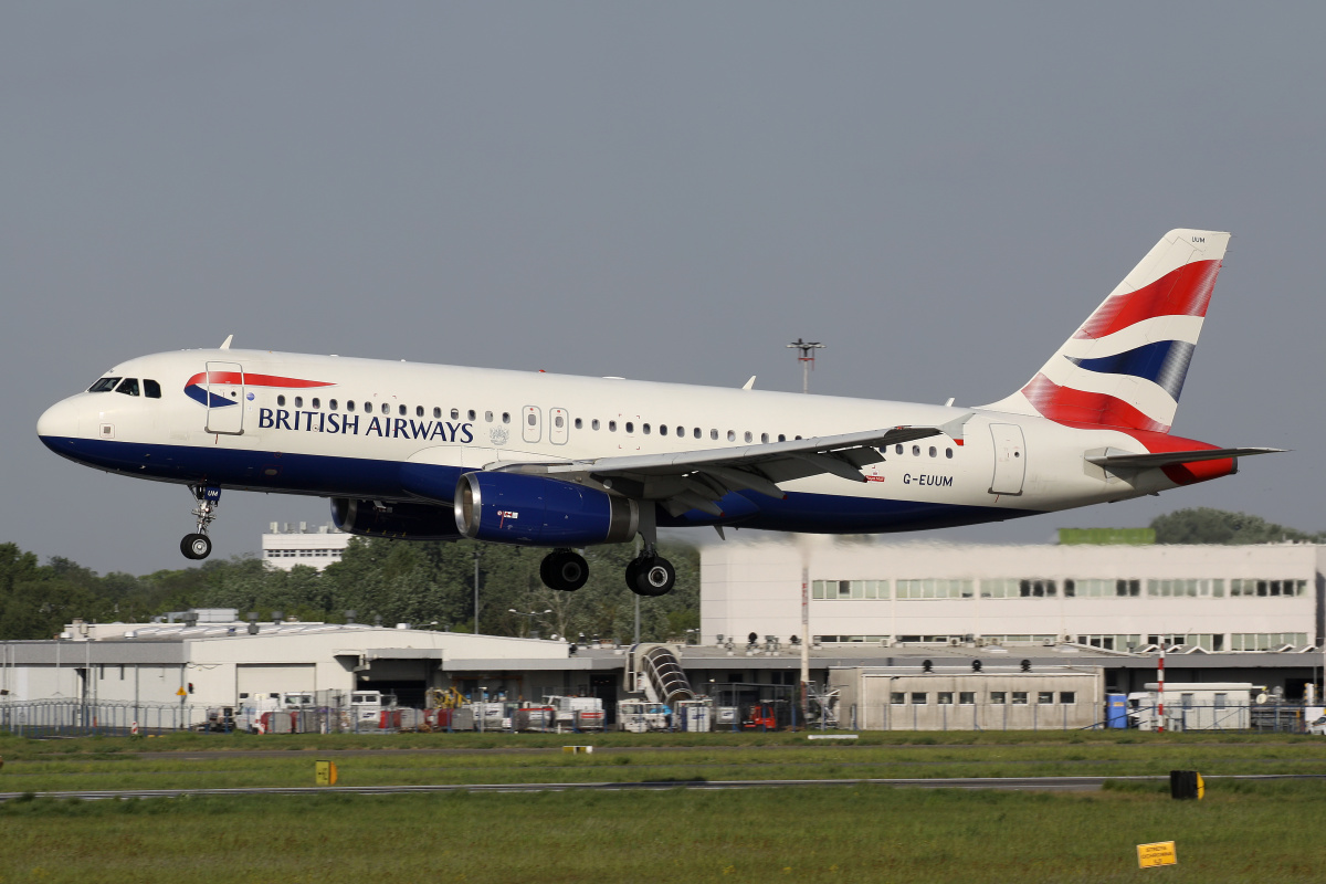 G-EUUM (Samoloty » Spotting na EPWA » Airbus A320-200 » British Airways)