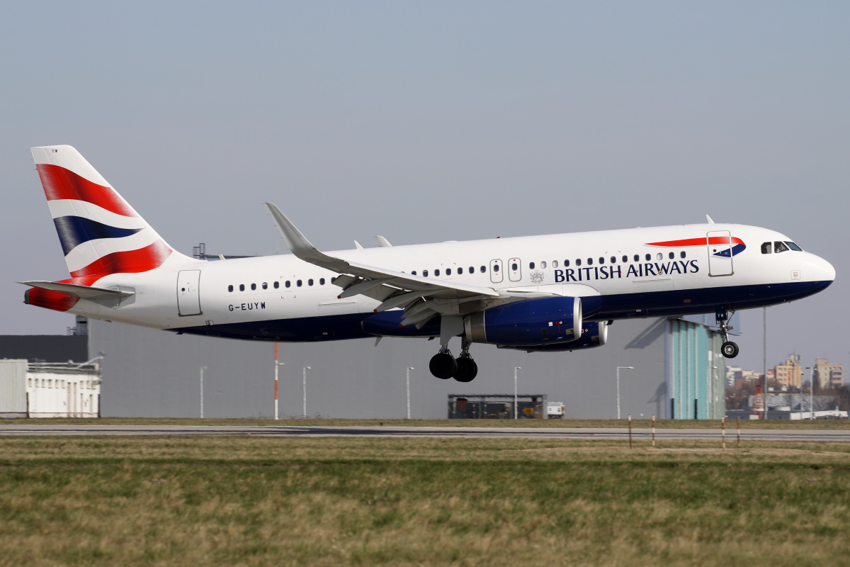 G-EUYW (Samoloty » Spotting na EPWA » Airbus A320-200 » British Airways)