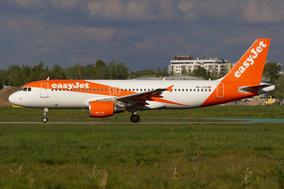 HB-JZX, EasyJet (Samoloty » Spotting na EPWA » Airbus A320-200)