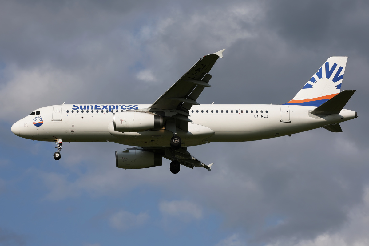 LY-MLJ, SunExpress (Avion Express)