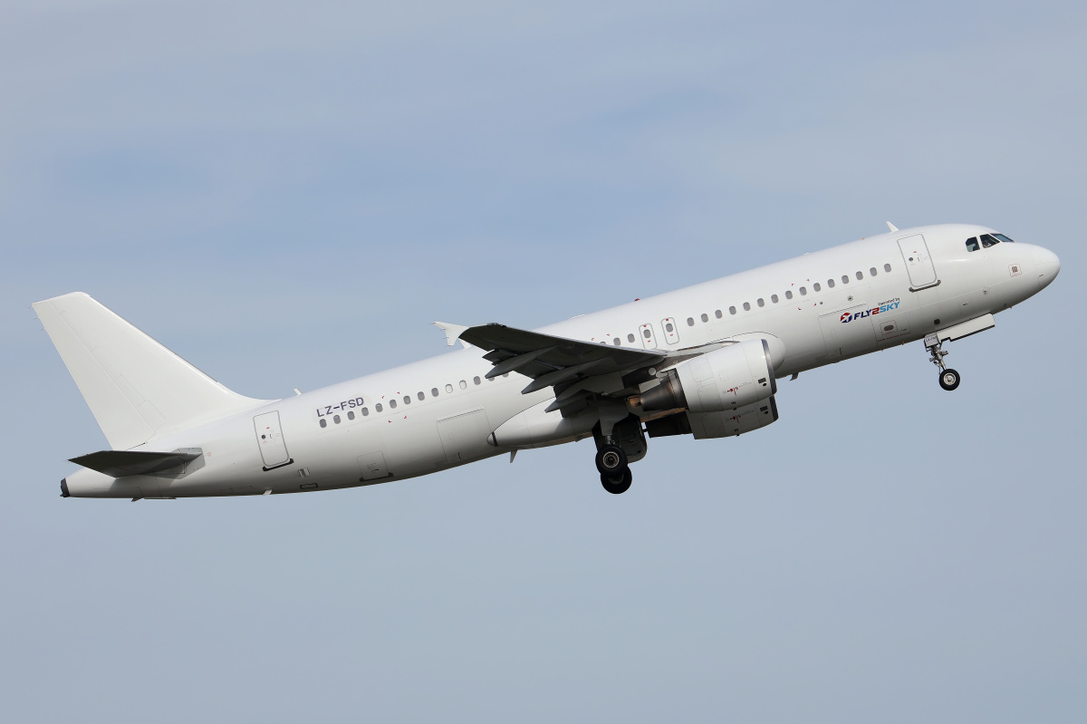 LZ-FSD, Fly2Sky (Samoloty » Spotting na EPWA » Airbus A320-200)
