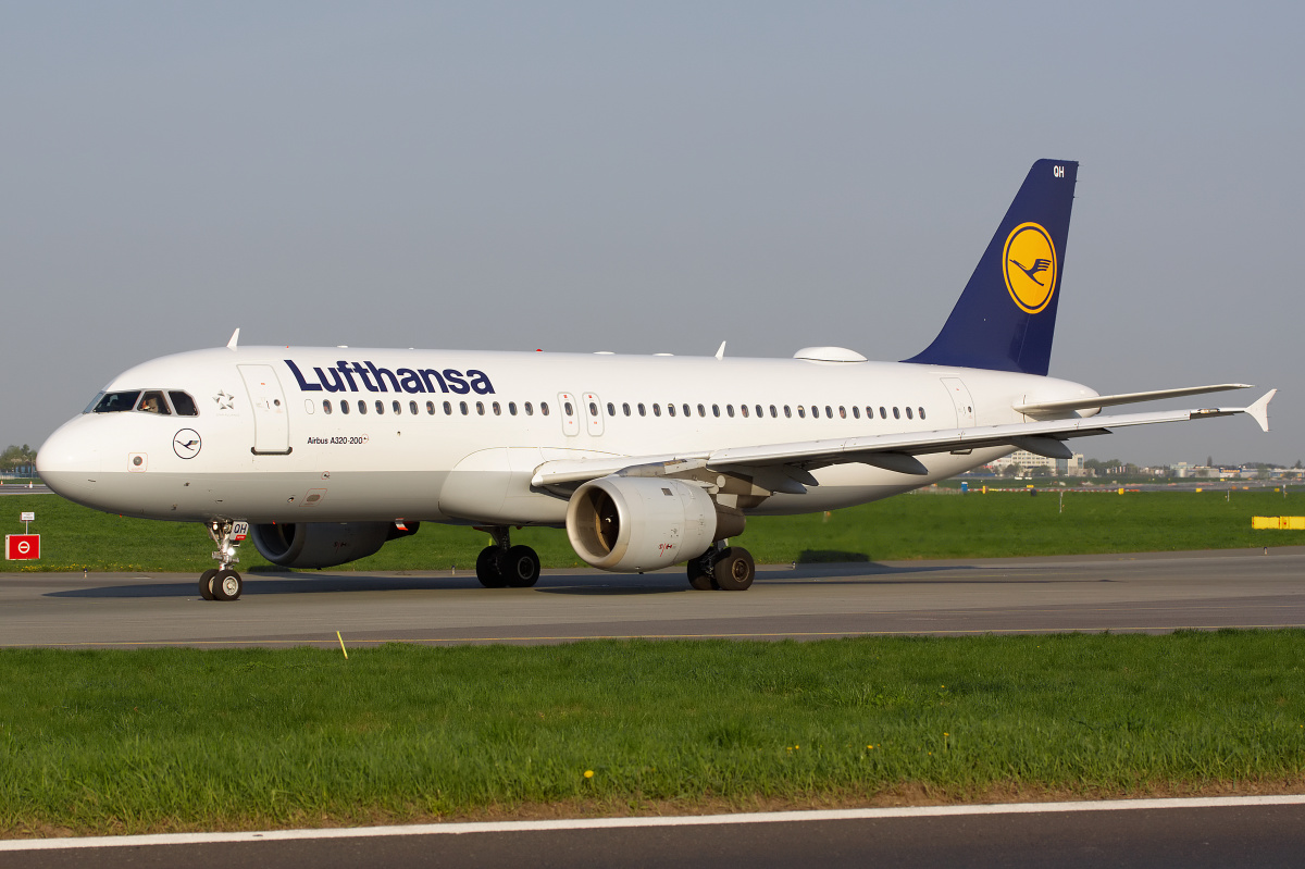 D-AIQH (Aircraft » EPWA Spotting » Airbus A320-200 » Lufthansa)