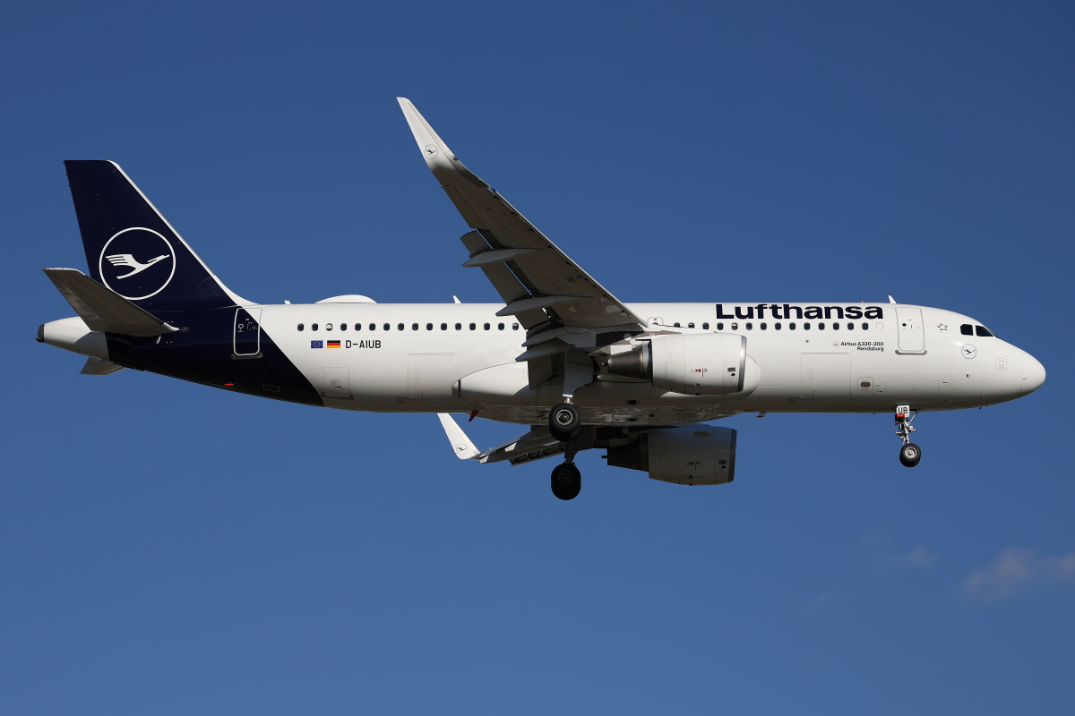 D-AIUB (Samoloty » Spotting na EPWA » Airbus A320-200 » Lufthansa)