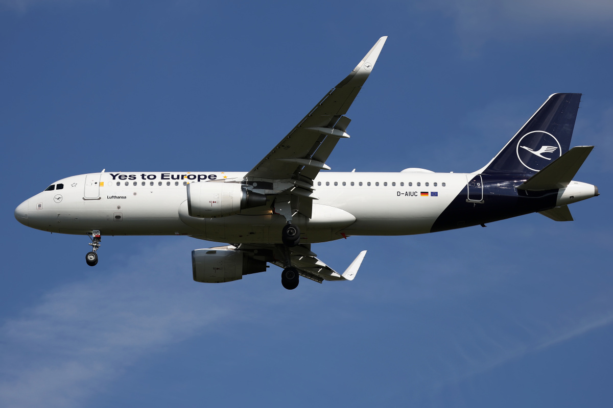 D-AIUC ("Yes to Europe" livery) (Aircraft » EPWA Spotting » Airbus A320-200 » Lufthansa)