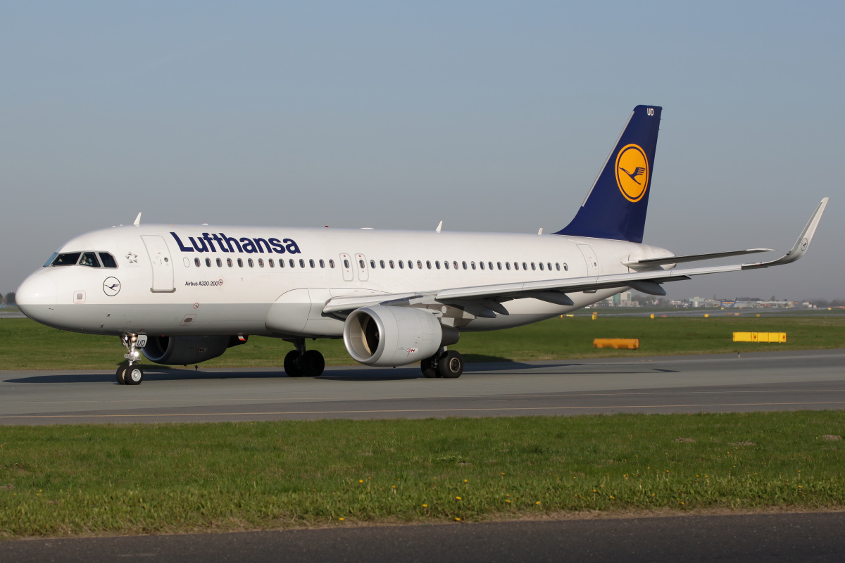 D-AIUD (Aircraft » EPWA Spotting » Airbus A320-200 » Lufthansa)