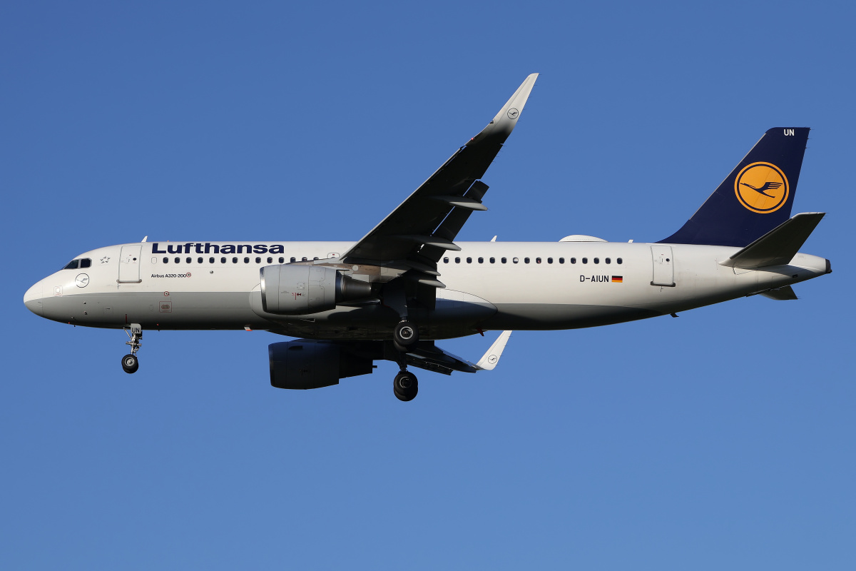 D-AIUN (Samoloty » Spotting na EPWA » Airbus A320-200 » Lufthansa)