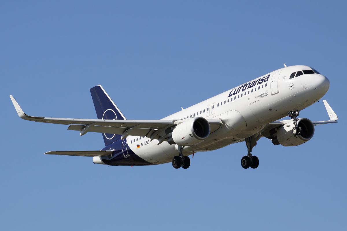 D-AIWC (Samoloty » Spotting na EPWA » Airbus A320-200 » Lufthansa)