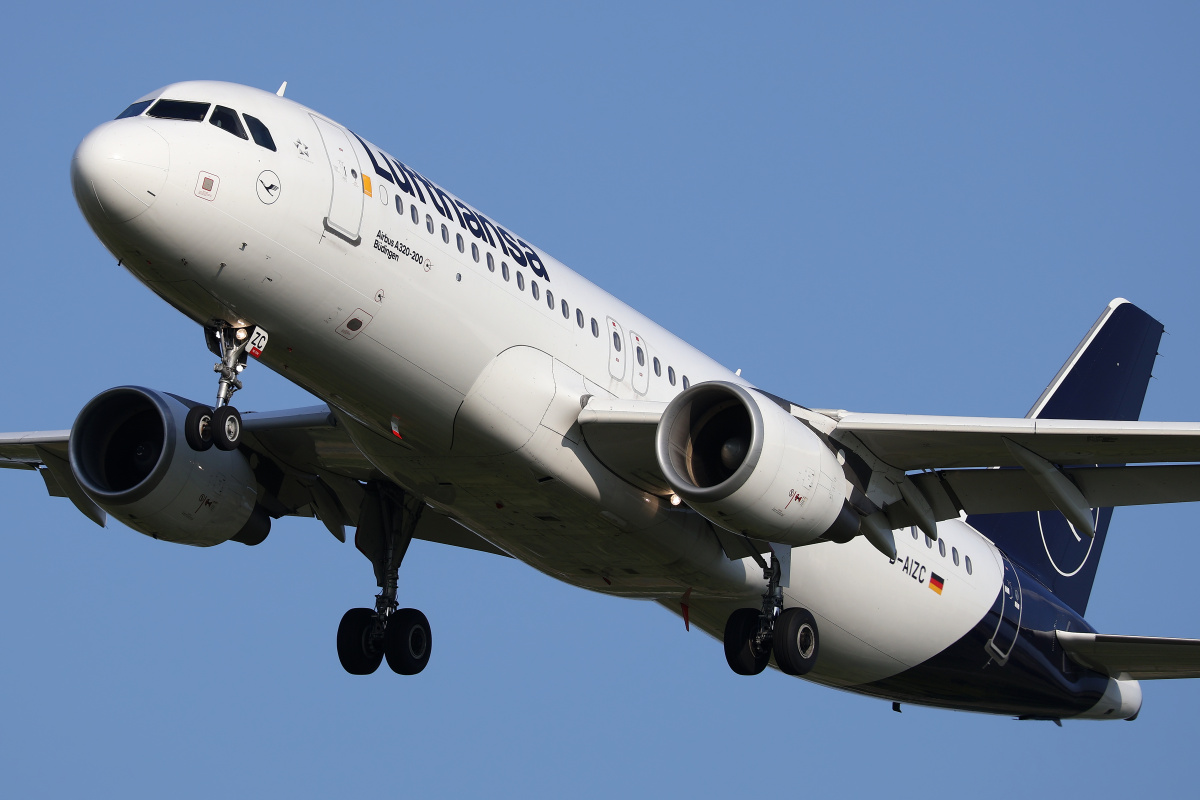 D-AIZC (Samoloty » Spotting na EPWA » Airbus A320-200 » Lufthansa)