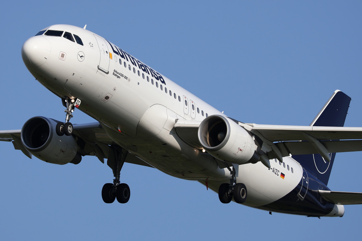 D-AIZC (Aircraft » EPWA Spotting » Airbus A320-200 » Lufthansa)