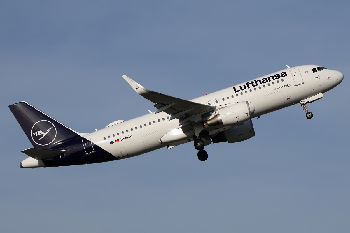 D-AIZP (Samoloty » Spotting na EPWA » Airbus A320-200 » Lufthansa)
