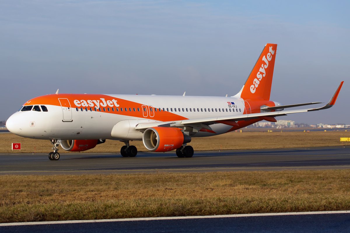 OE-IVJ, EasyJet (Samoloty » Spotting na EPWA » Airbus A320-200)