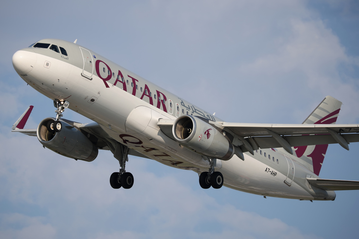 A7-AHP (Aircraft » EPWA Spotting » Airbus A320-200 » Qatar Airways)