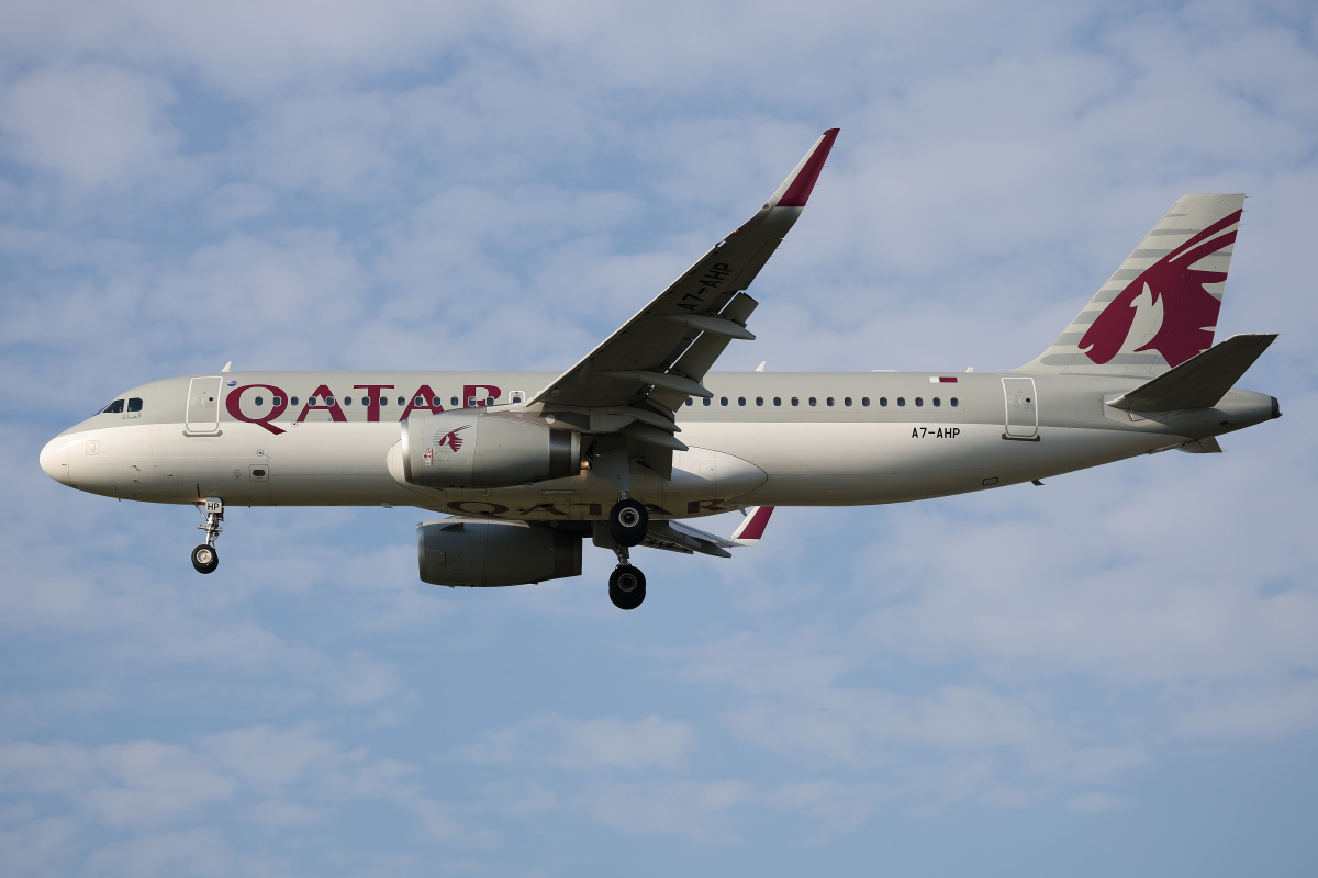 A7-AHP (Aircraft » EPWA Spotting » Airbus A320-200 » Qatar Airways)