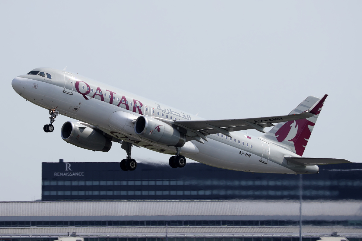A7-AHR (Aircraft » EPWA Spotting » Airbus A320-200 » Qatar Airways)