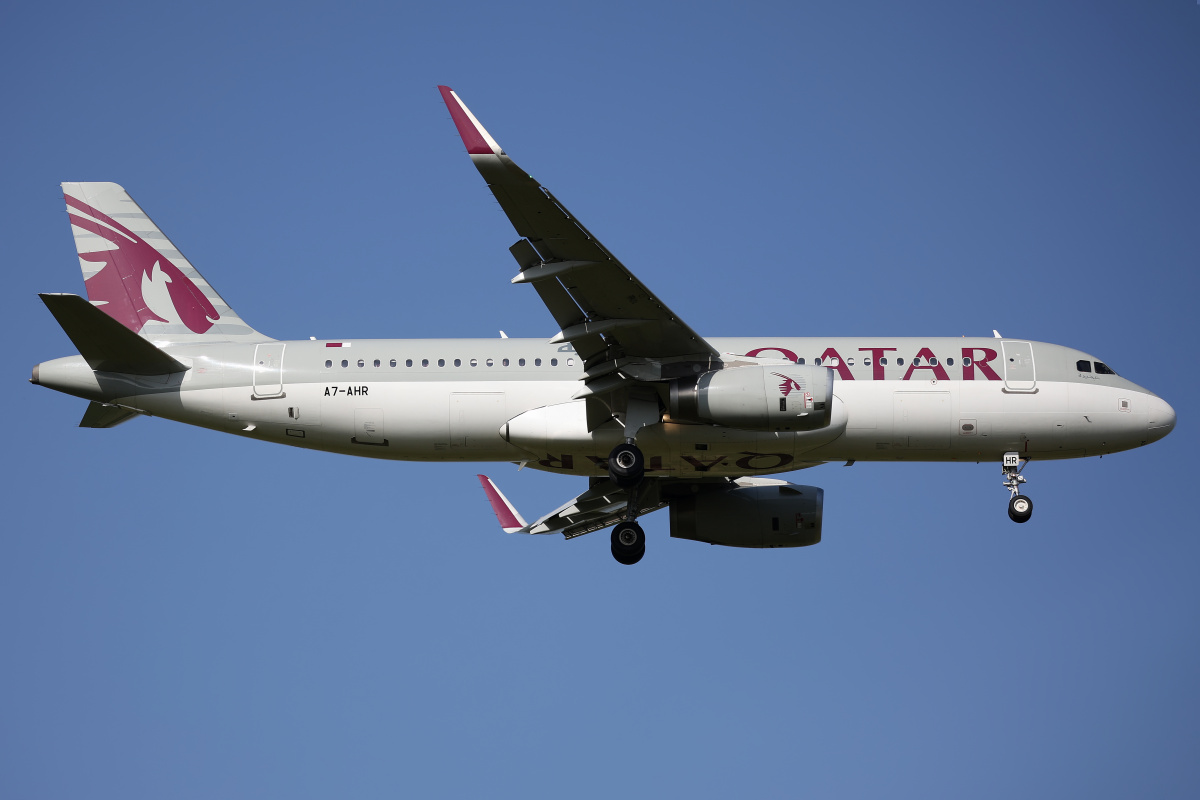 A7-AHR (Aircraft » EPWA Spotting » Airbus A320-200 » Qatar Airways)