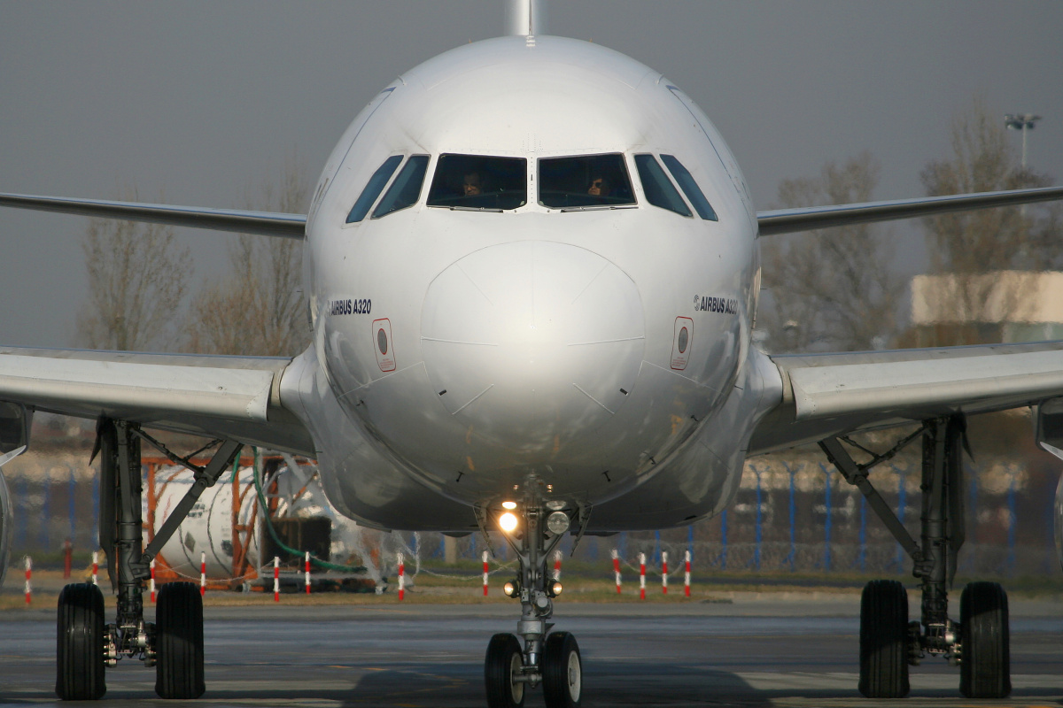 SU-LBG, Lotus Air (Aircraft » EPWA Spotting » Airbus A320-200)