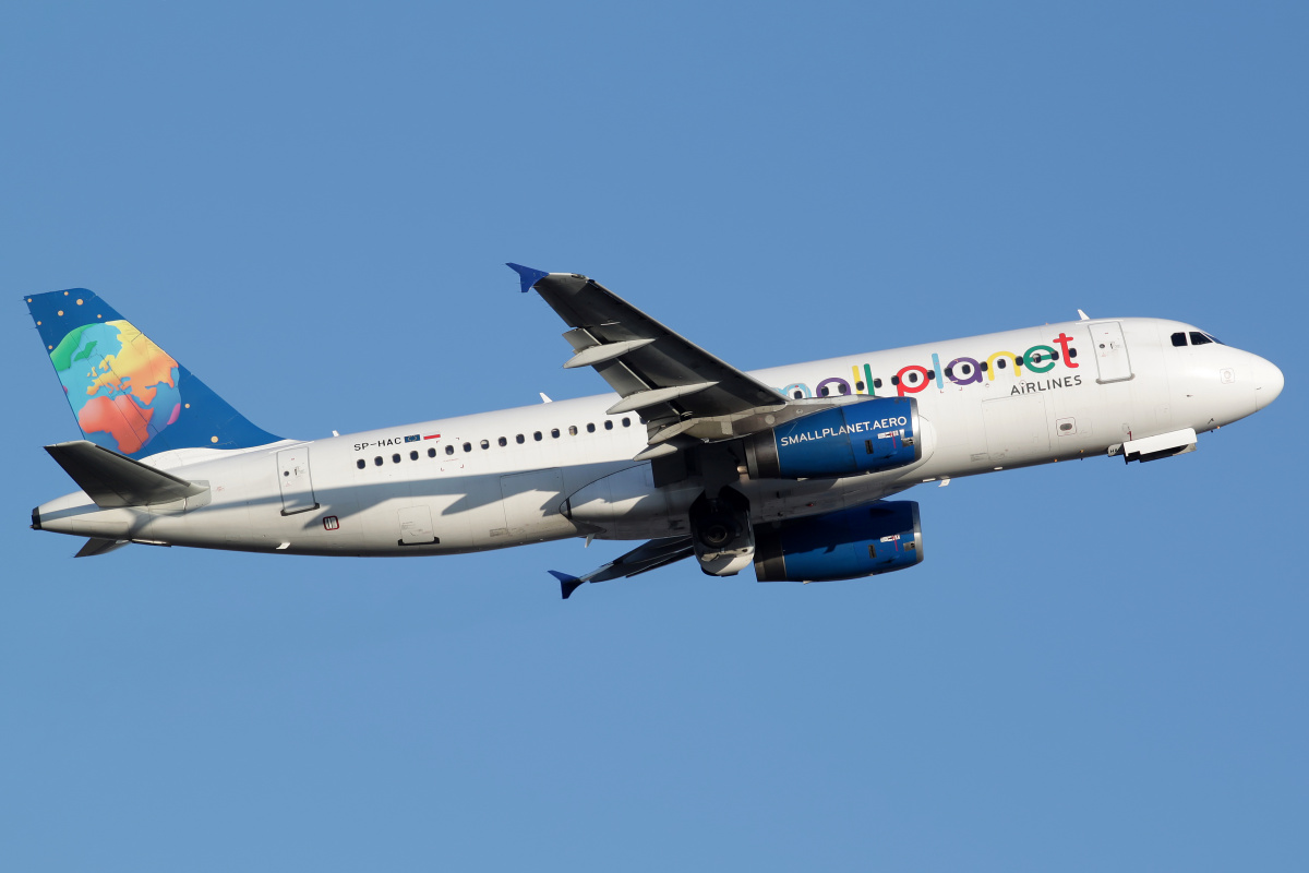 SP-HAC (Aircraft » EPWA Spotting » Airbus A320-200 » Small Planet Airlines)