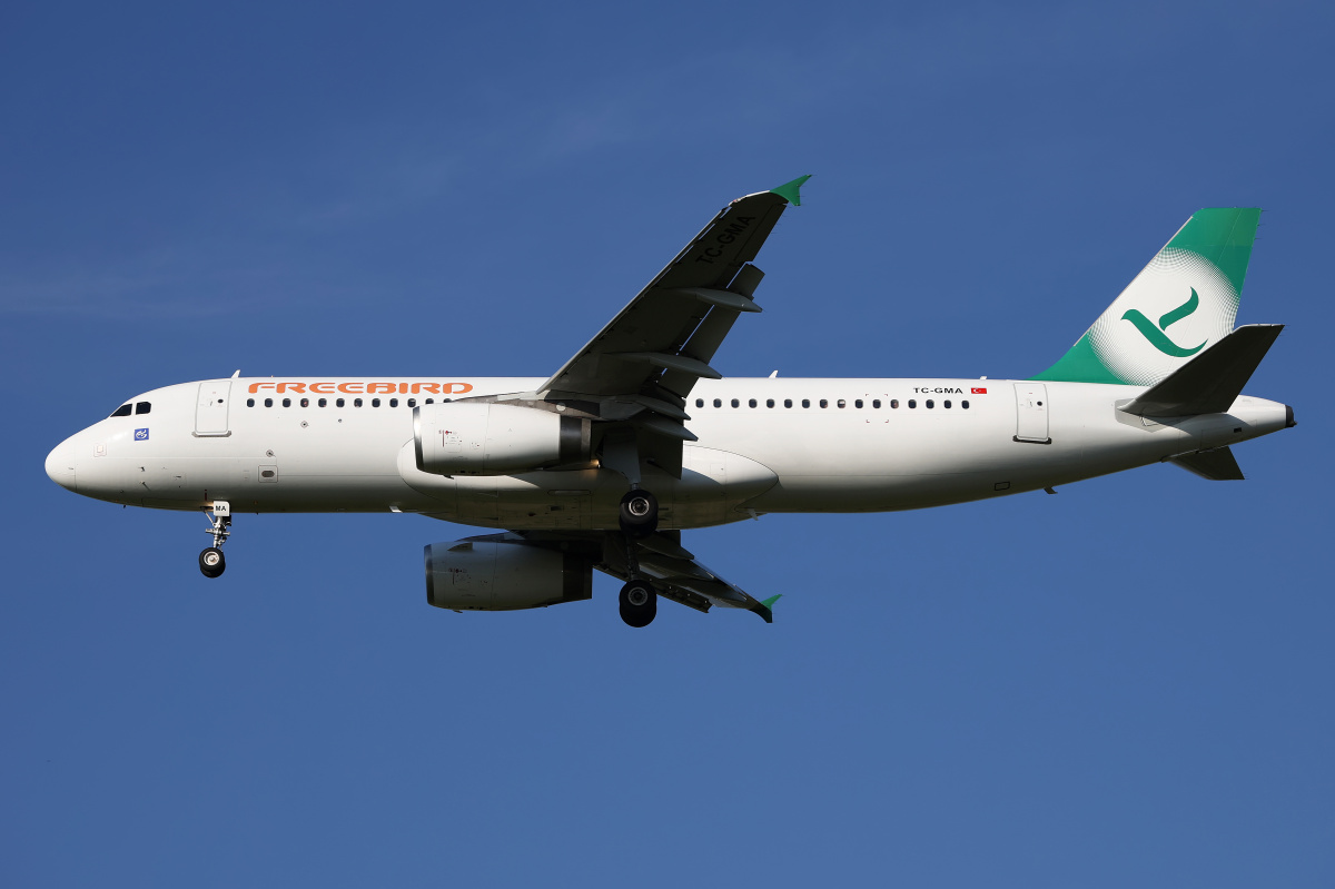 TC-GMA, Freebird Airlines (Samoloty » Spotting na EPWA » Airbus A320-200)