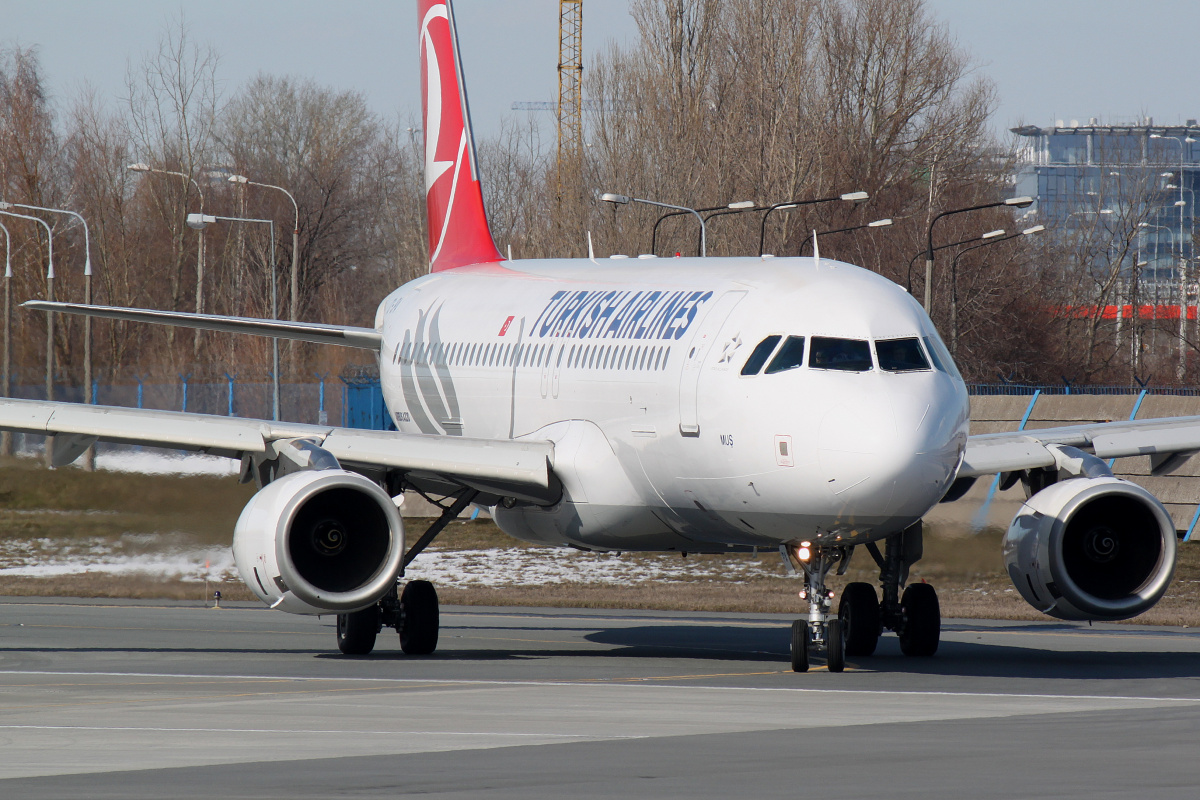 TC-JPA, THY Turkish Airlines (Samoloty » Spotting na EPWA » Airbus A320-200)