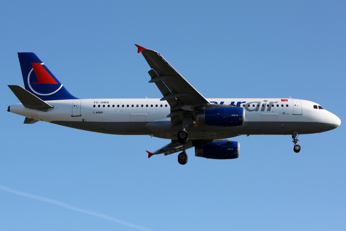 TC-OBS, Onur Air (Samoloty » Spotting na EPWA » Airbus A320-200)