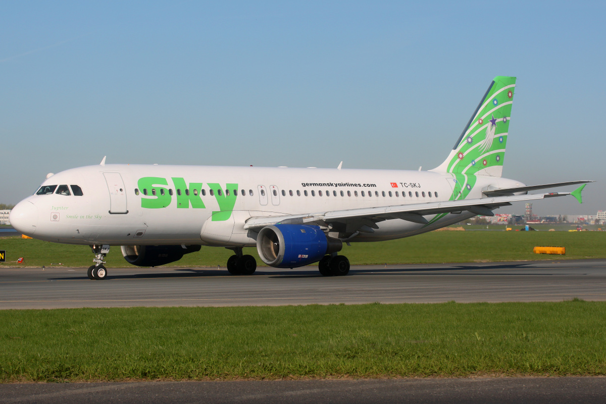 TC-SKJ, Sky Airlines (Aircraft » EPWA Spotting » Airbus A320-200)