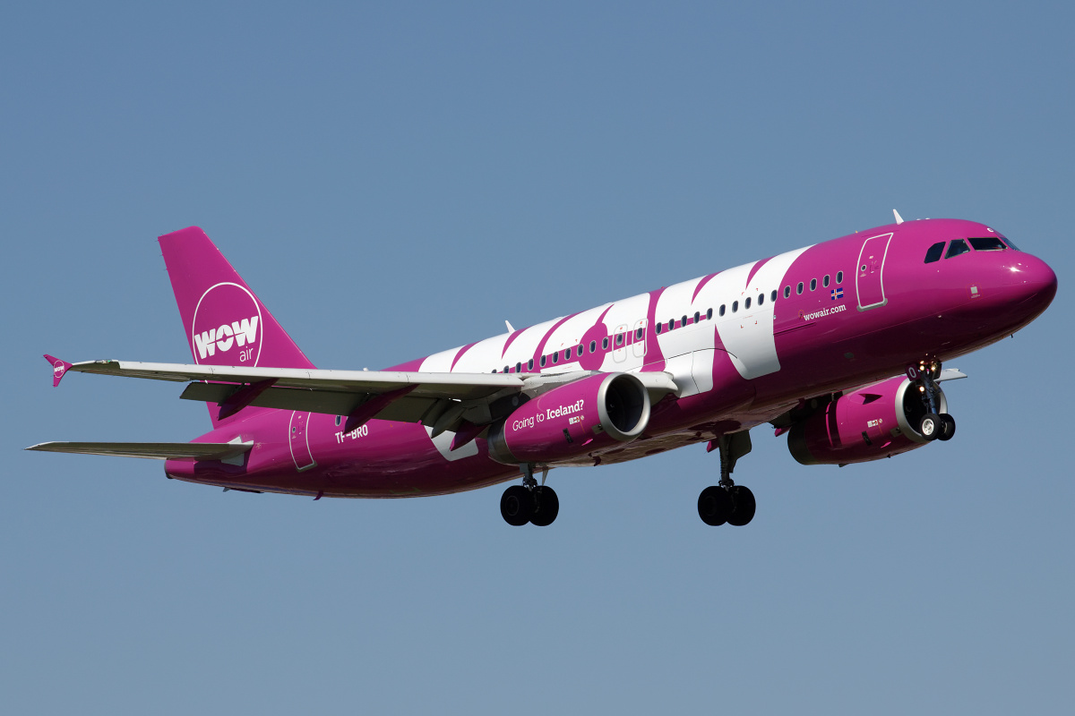 TF-BRO, WOW Air (Aircraft » EPWA Spotting » Airbus A320-200)