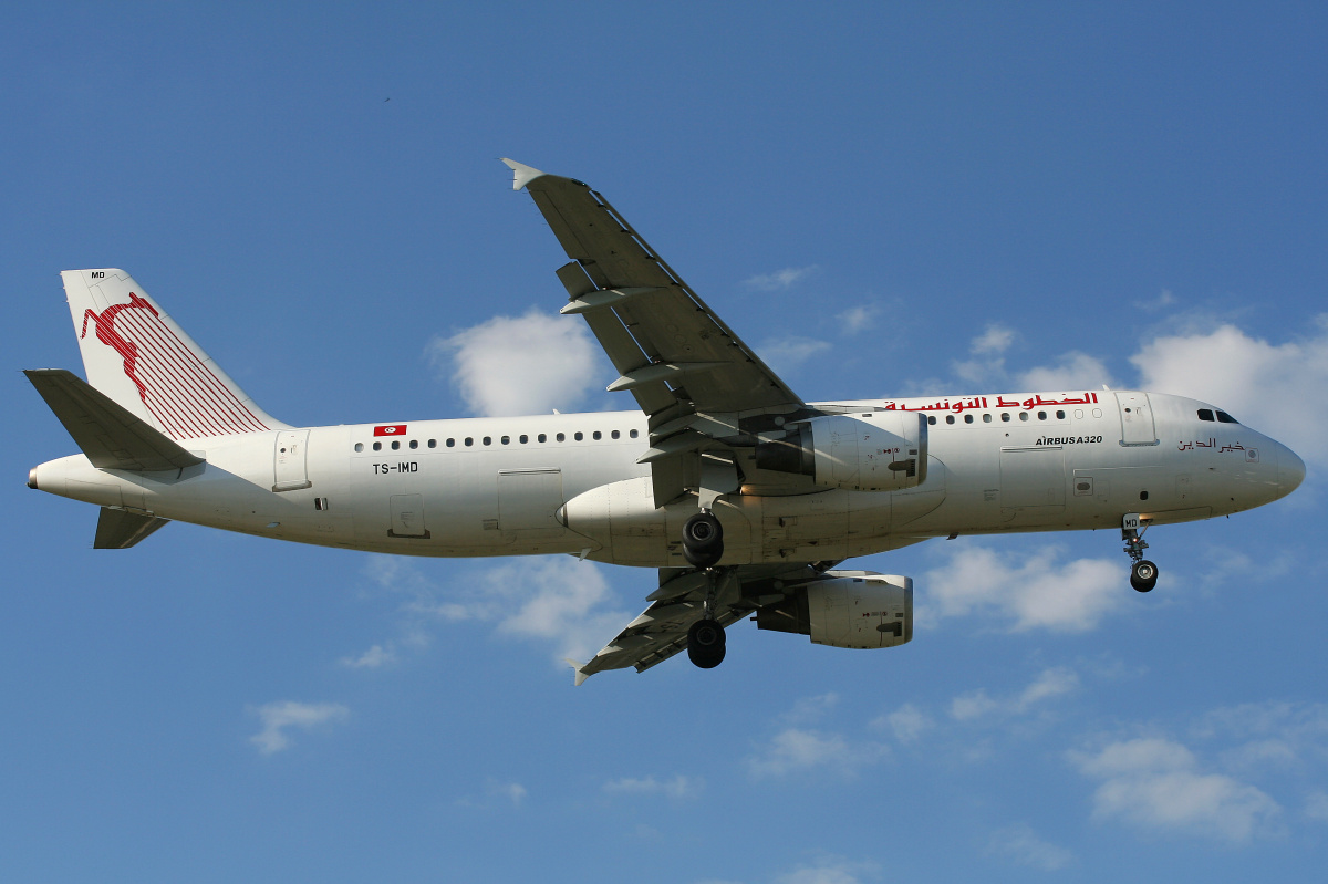 TS-IMD, TunisAir (Samoloty » Spotting na EPWA » Airbus A320-200)