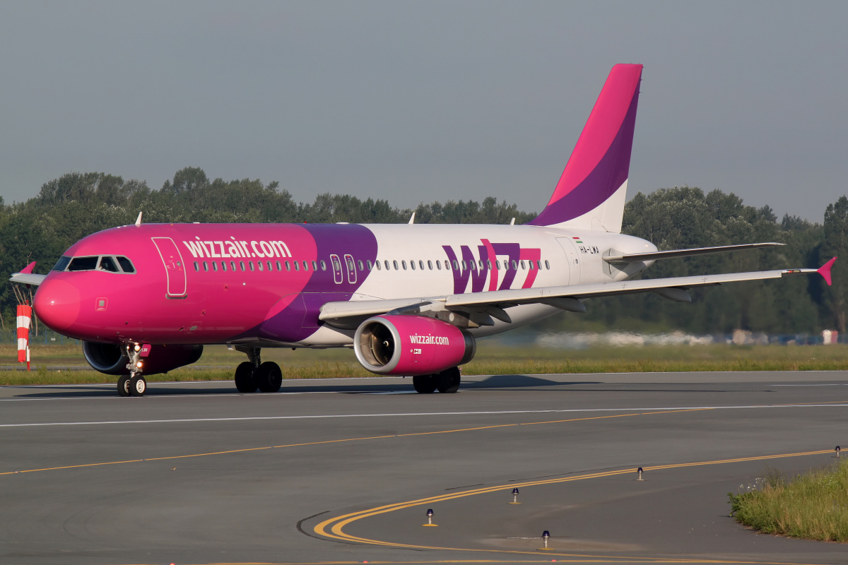 HA-LWA (Aircraft » EPWA Spotting » Airbus A320-200 » Wizz Air)