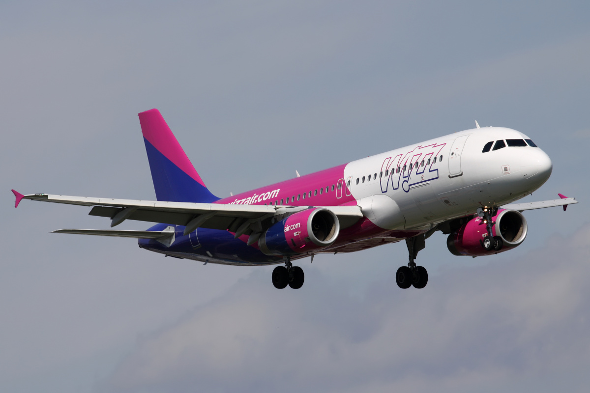 HA-LWC (new livery) (Aircraft » EPWA Spotting » Airbus A320-200 » Wizz Air)