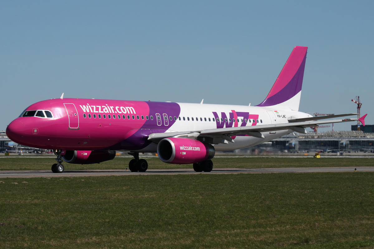 HA-LWC (Aircraft » EPWA Spotting » Airbus A320-200 » Wizz Air)