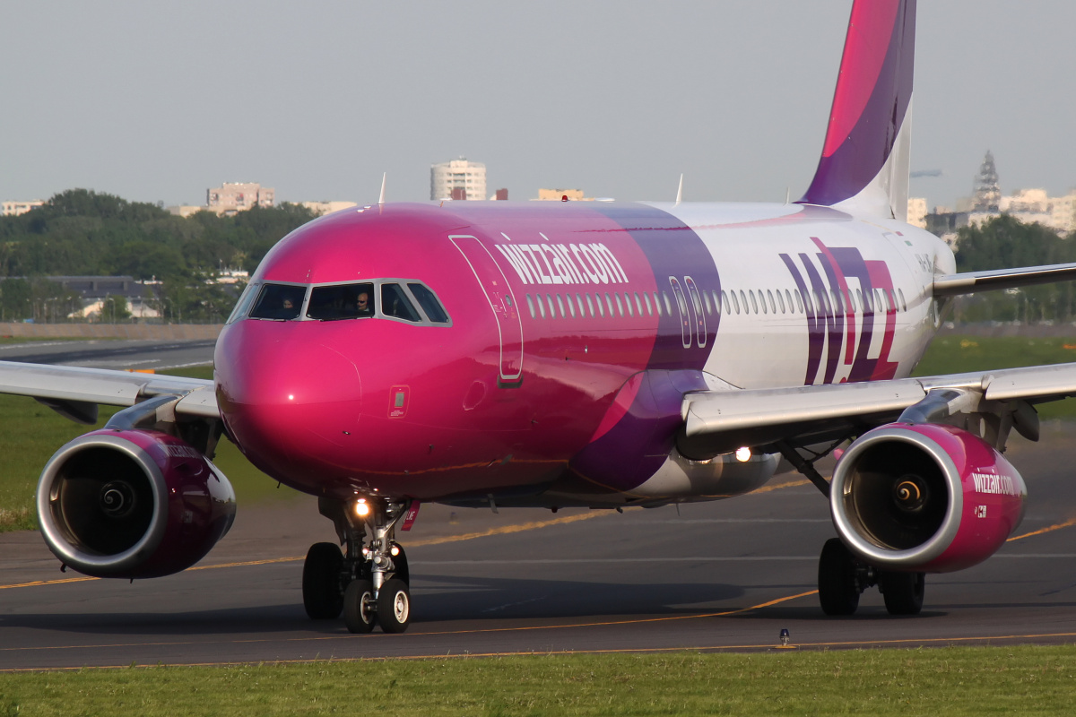 HA-LWE (Aircraft » EPWA Spotting » Airbus A320-200 » Wizz Air)