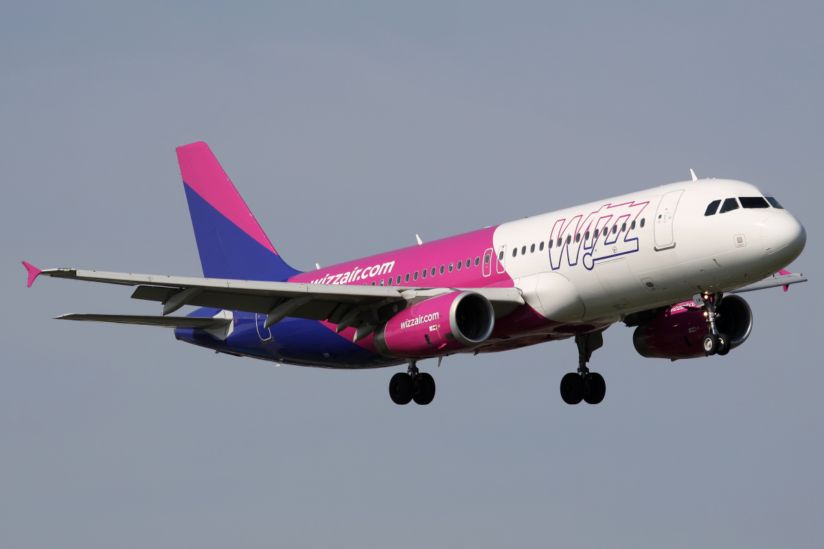 HA-LWL (Aircraft » EPWA Spotting » Airbus A320-200 » Wizz Air)