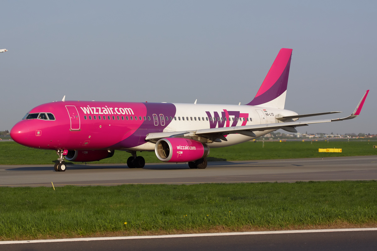 HA-LYD (Aircraft » EPWA Spotting » Airbus A320-200 » Wizz Air)