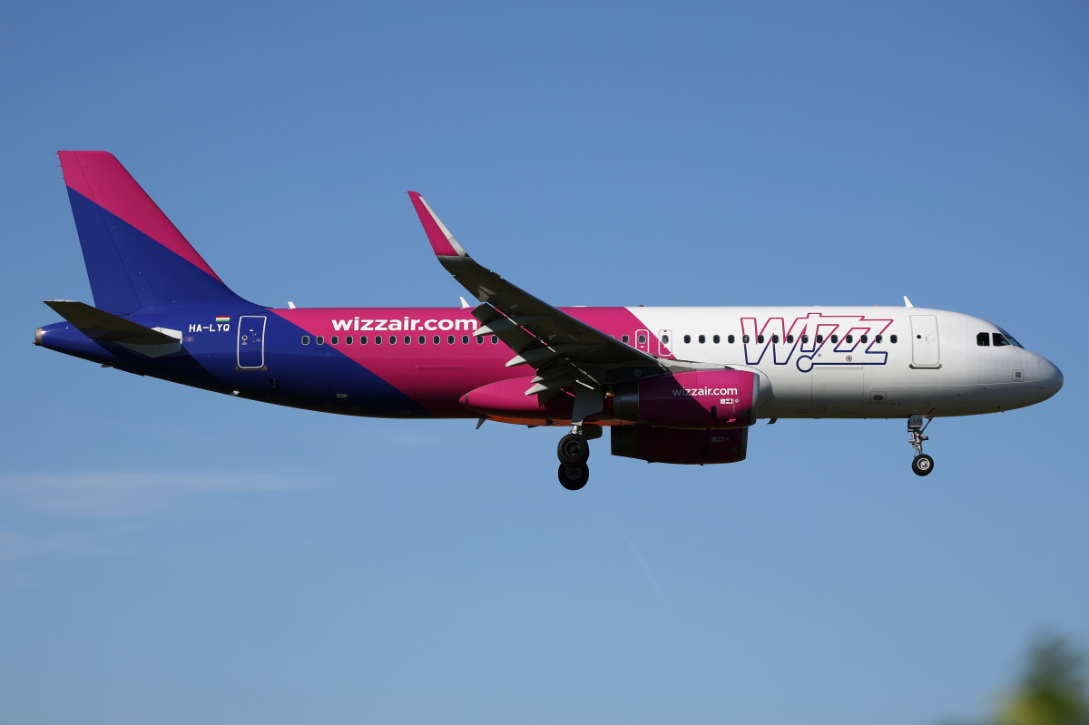 HA-LYQ (Aircraft » EPWA Spotting » Airbus A320-200 » Wizz Air)