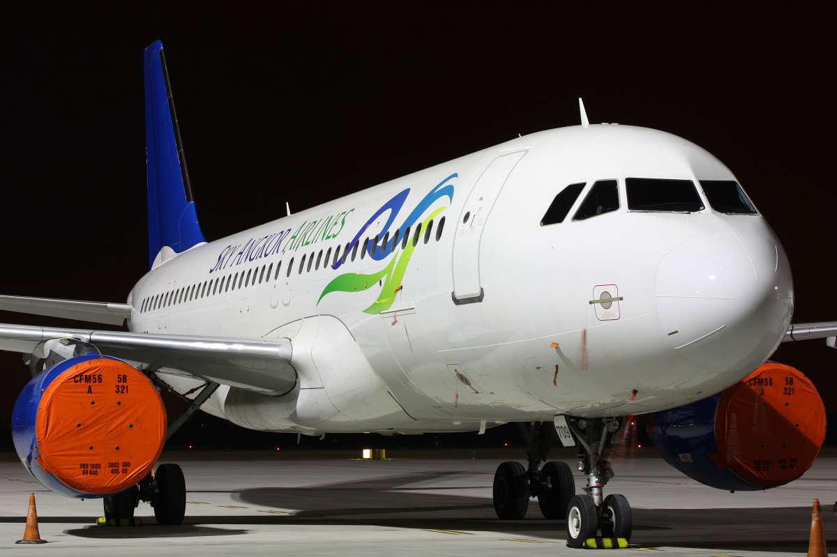 XU-709, Sky Angkor Airlines (Small Planet Airlines) (Aircraft » EPWA Spotting » Airbus A320-200)