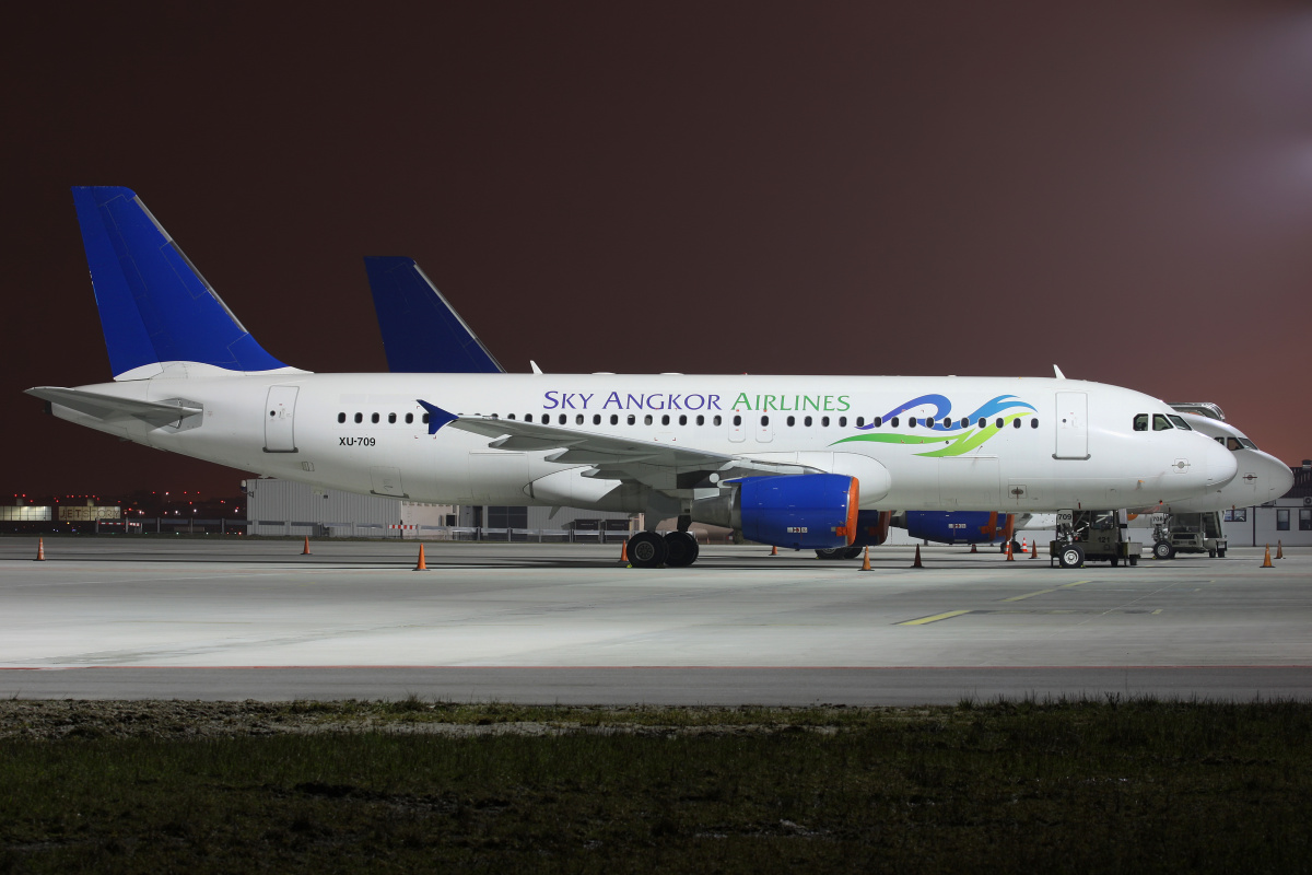 XU-709, Sky Angkor Airlines (Small Planet Airlines) (Samoloty » Spotting na EPWA » Airbus A320-200)