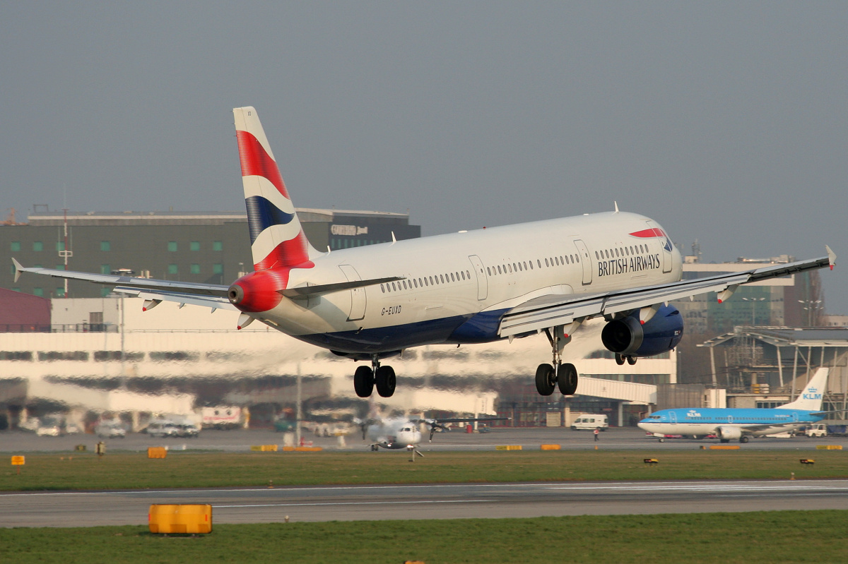 G-EUXD (Samoloty » Spotting na EPWA » Airbus A321-200 » British Airways)