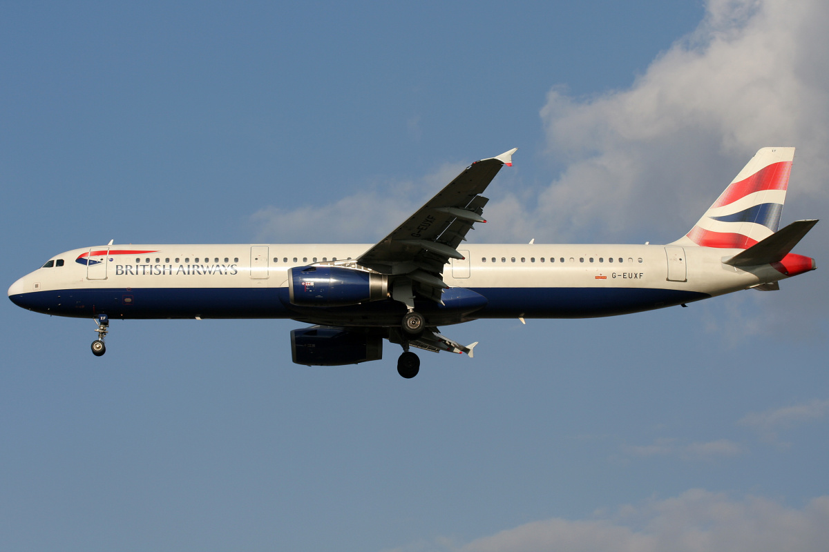 G-EUXF (Samoloty » Spotting na EPWA » Airbus A321-200 » British Airways)