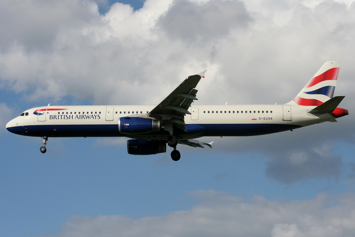 G-EUXK (Aircraft » EPWA Spotting » Airbus A321-200 » British Airways)