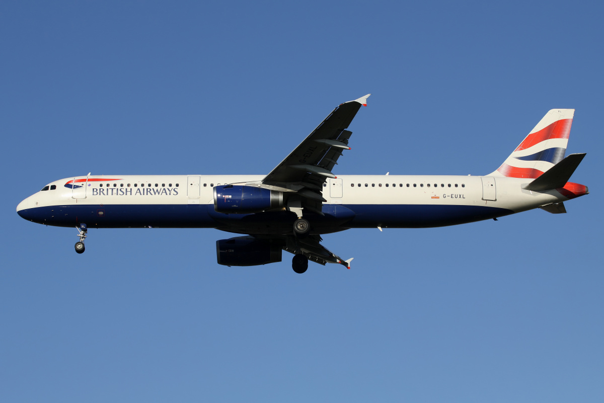 G-EUXL (Samoloty » Spotting na EPWA » Airbus A321-200 » British Airways)