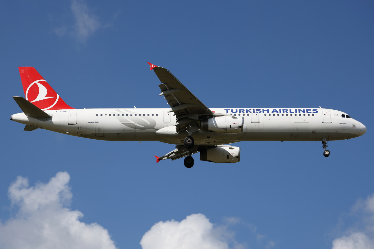 TC-JML (Aircraft » EPWA Spotting » Airbus A321-200 » THY Turkish Airlines)