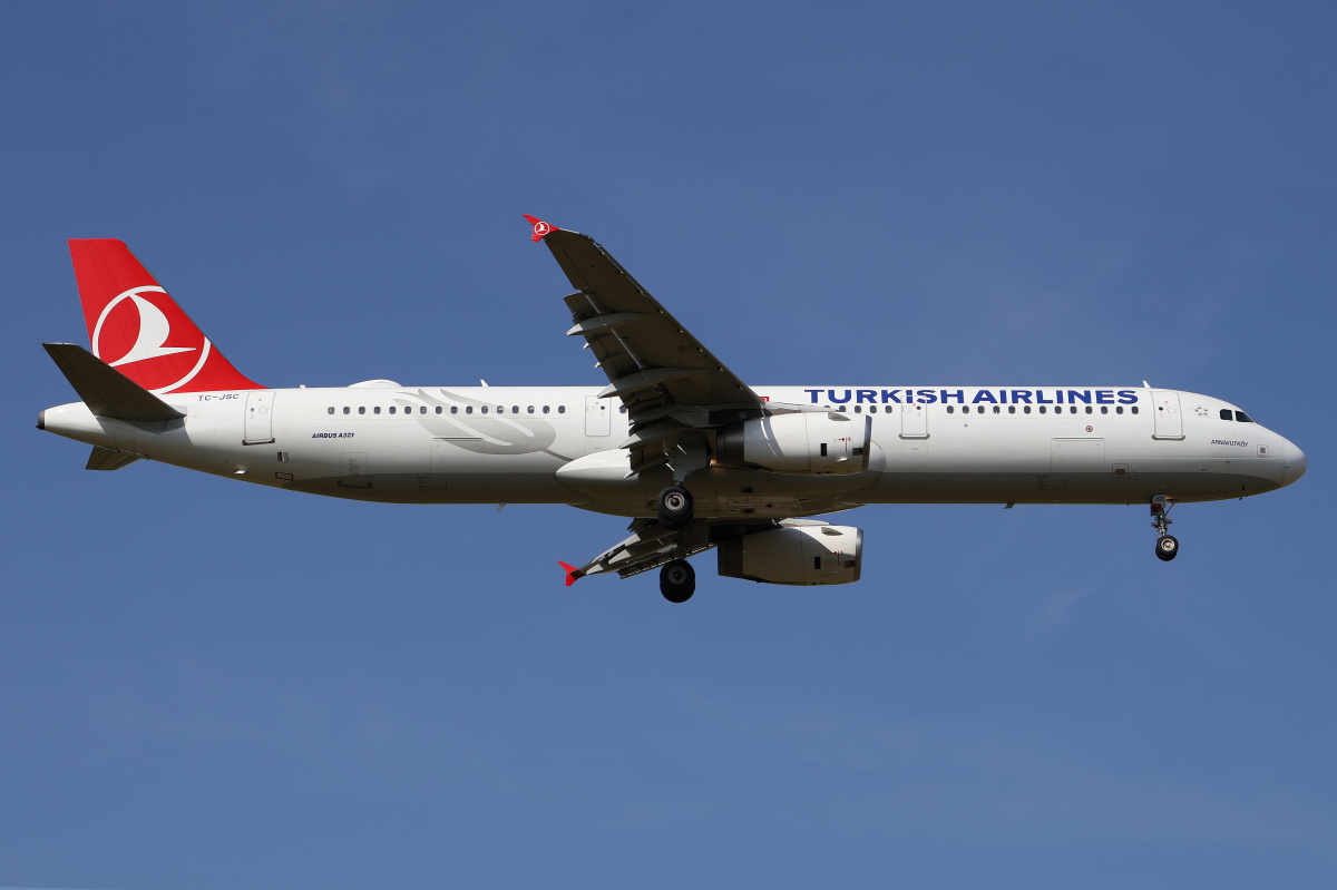 TC-JSC (Samoloty » Spotting na EPWA » Airbus A321-200 » THY Turkish Airlines)