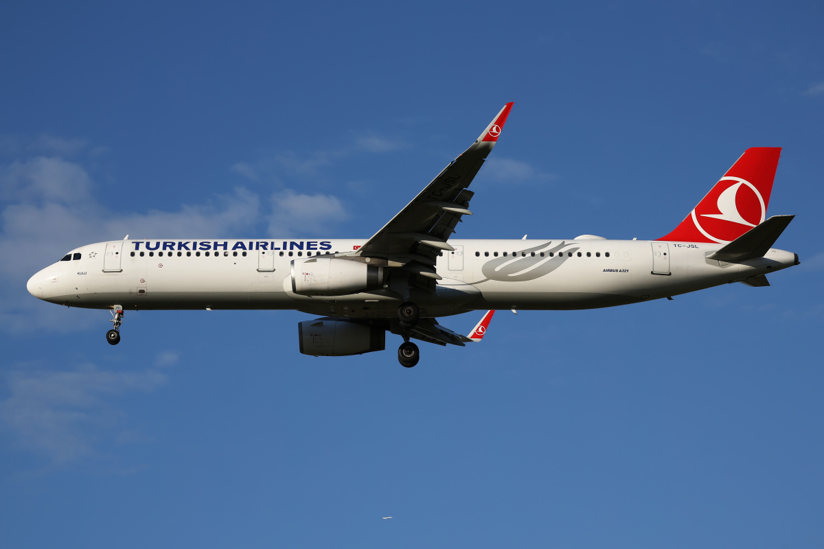 TC-JSL (Samoloty » Spotting na EPWA » Airbus A321-200 » THY Turkish Airlines)