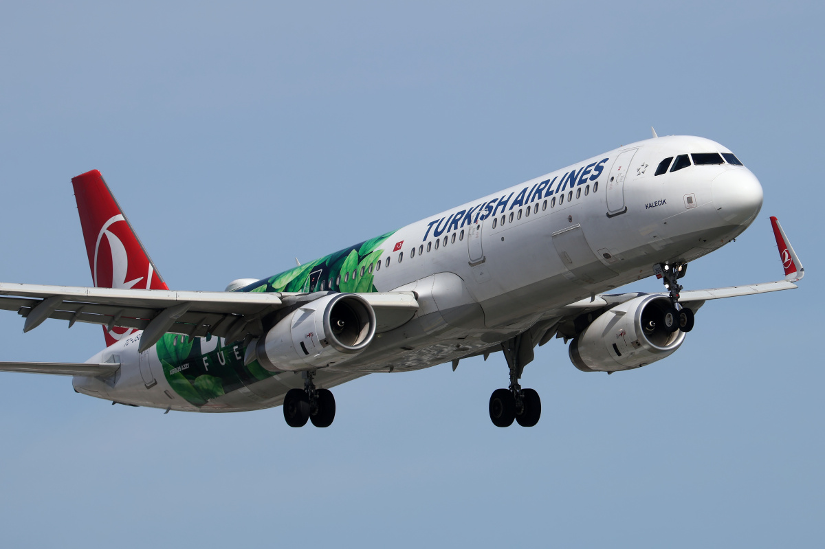 TC-JSU (Bio Fuel livery) (Aircraft » EPWA Spotting » Airbus A321-200 » THY Turkish Airlines)