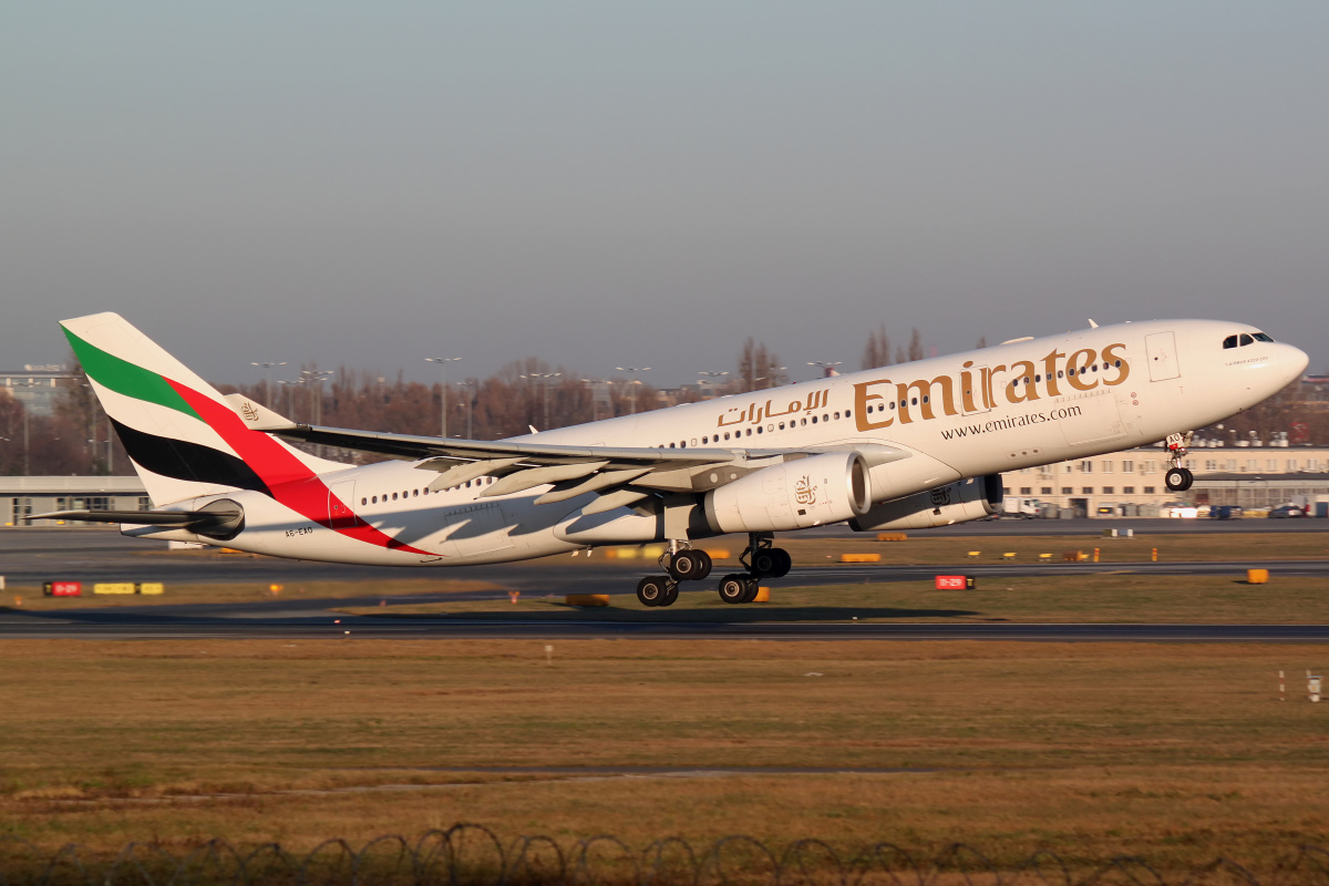 A6-EAO (Samoloty » Spotting na EPWA » Airbus A330-200 » Emirates)