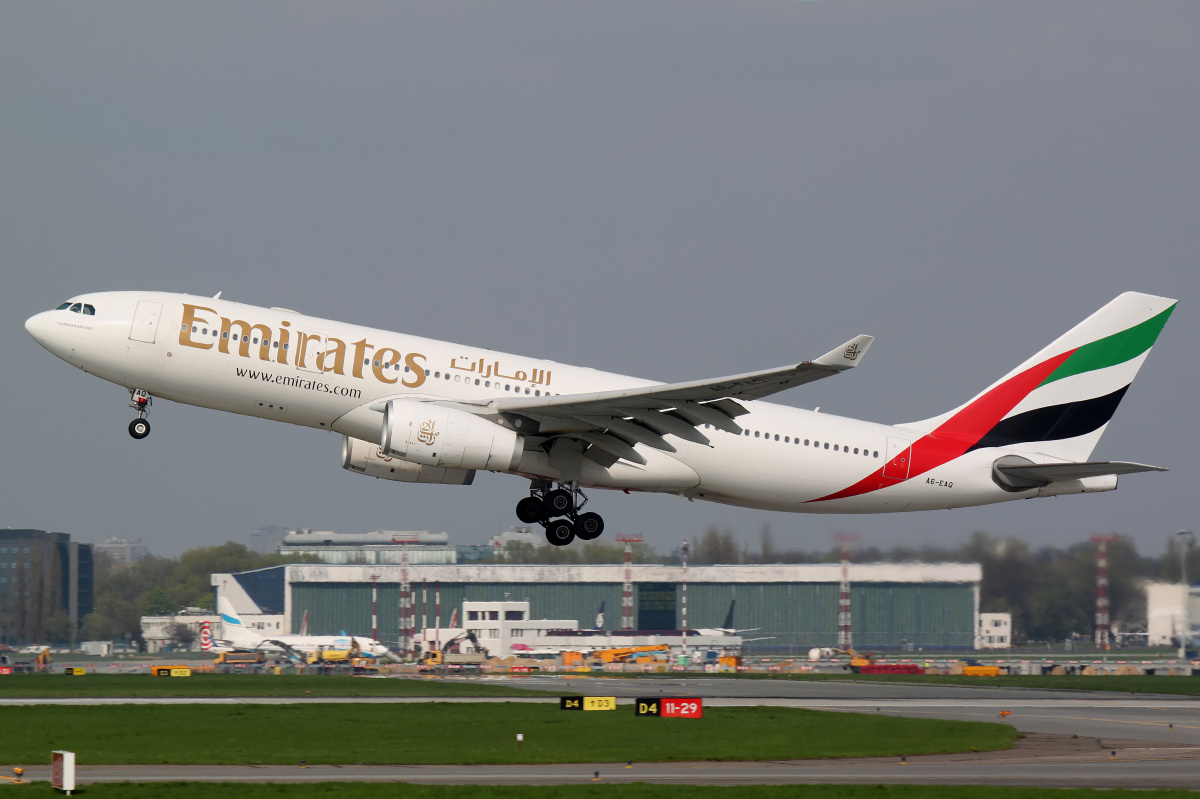 A6-EAQ (Aircraft » EPWA Spotting » Airbus A330-200 » Emirates)