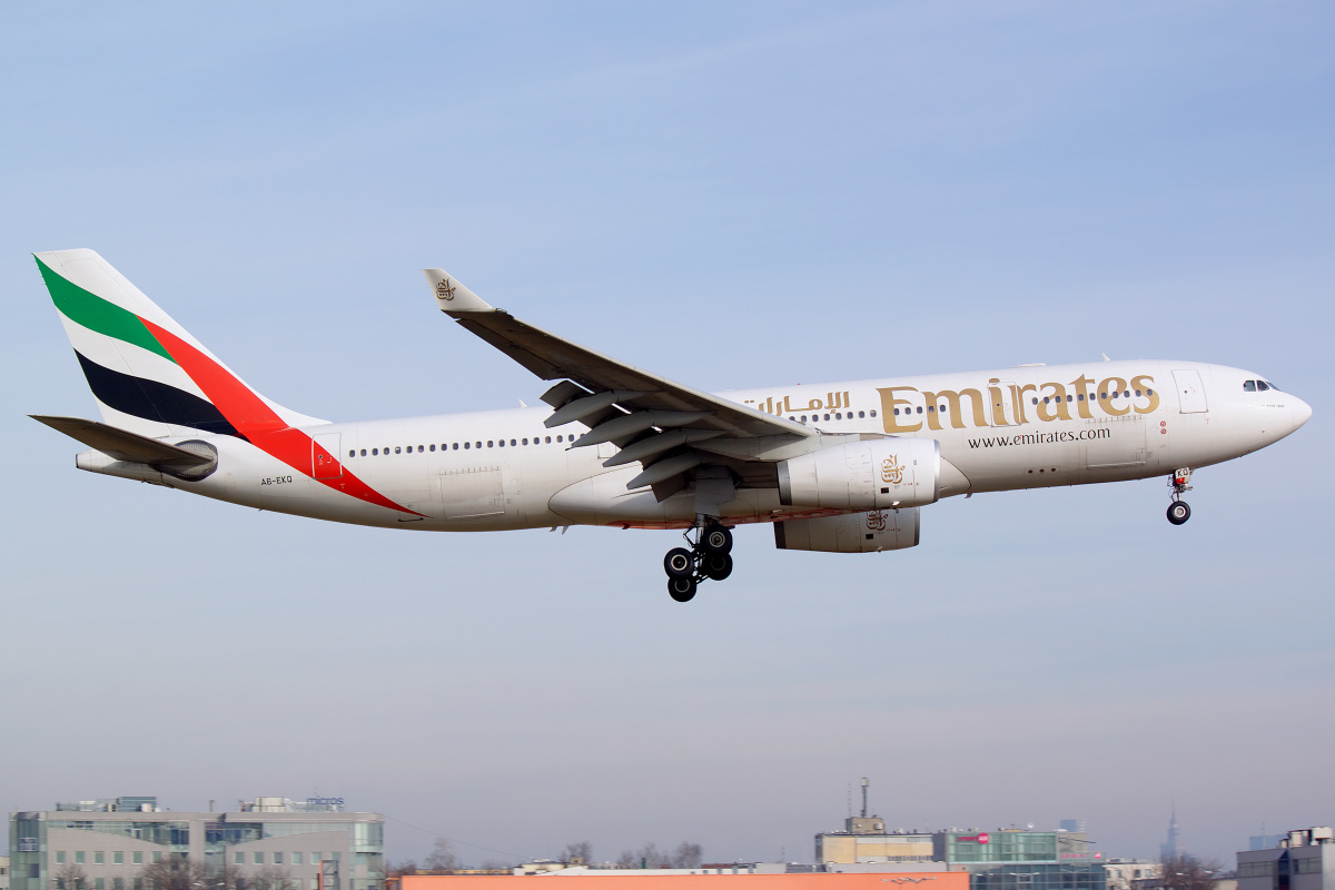 A6-EKQ (Aircraft » EPWA Spotting » Airbus A330-200 » Emirates)