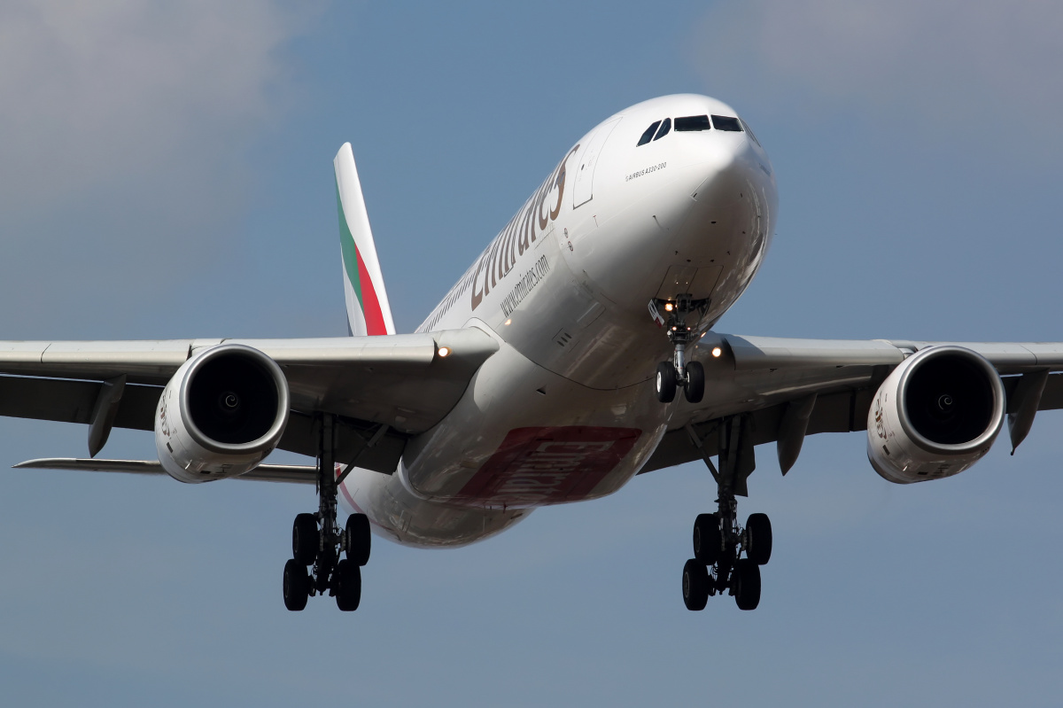 A6-EKW (Aircraft » EPWA Spotting » Airbus A330-200 » Emirates)