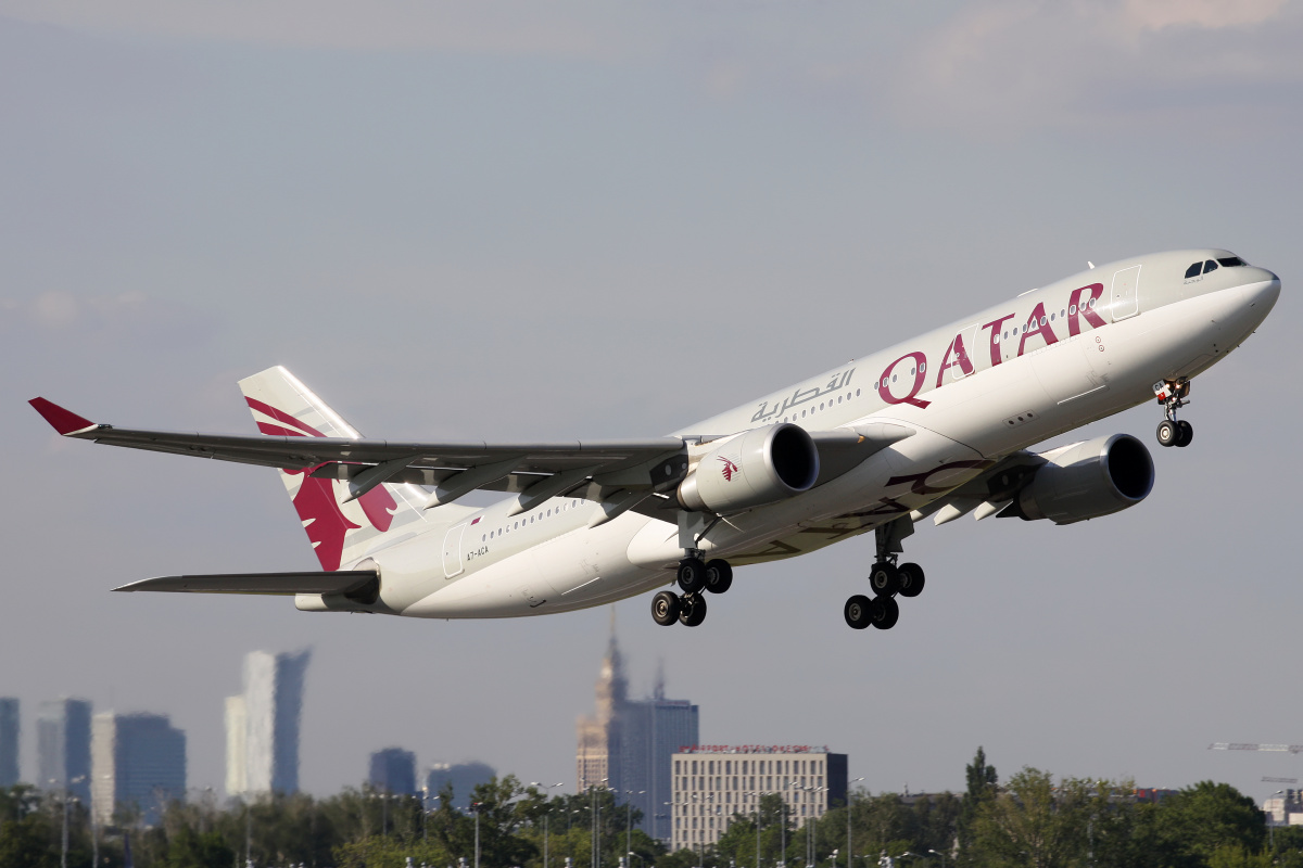 A7-ACA (Aircraft » EPWA Spotting » Airbus A330-200 » Qatar Airways)